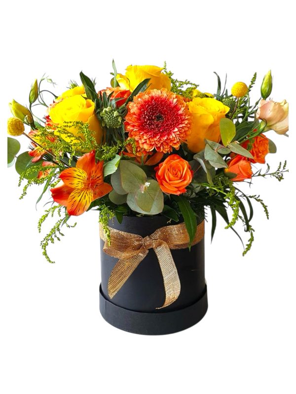 Caja elaborada con flores variadas.