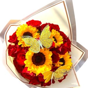 RAMO DE ROSAS, GIRASOLES Y MARIPOSAS